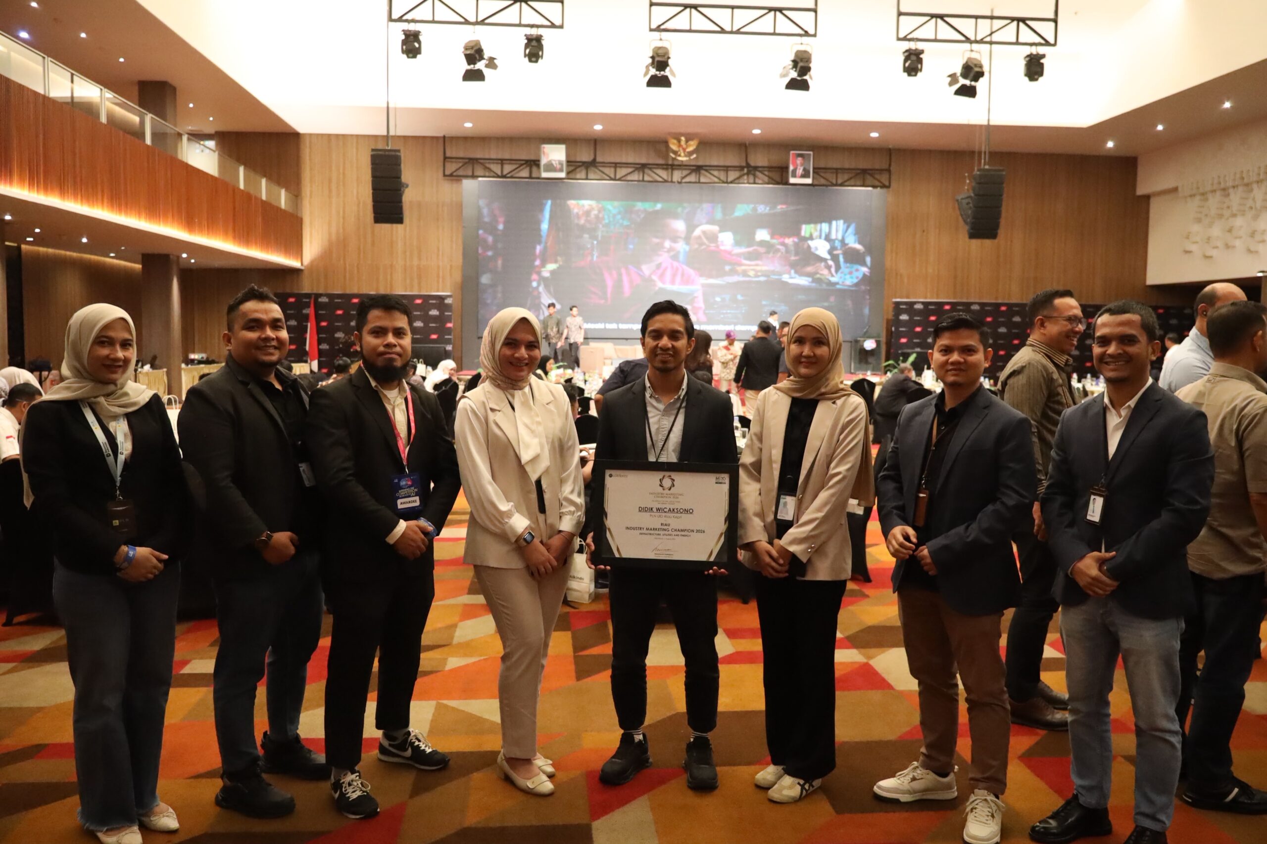PLN UID Riau-Kepri Dinobatkan Marketing Champion, Bukti Transformasi Layanan Berbuah