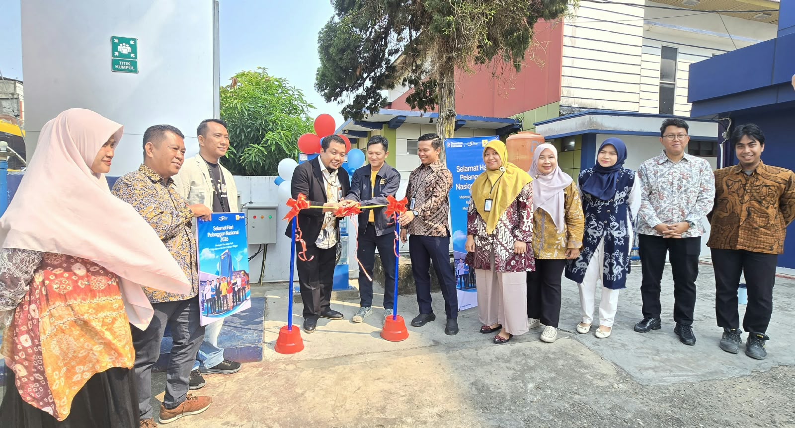 Sambut Hari Pelanggan Nasional, PLN UP3 Rengat Resmikan SPKLU Pertama di Bank Mandiri Rengat