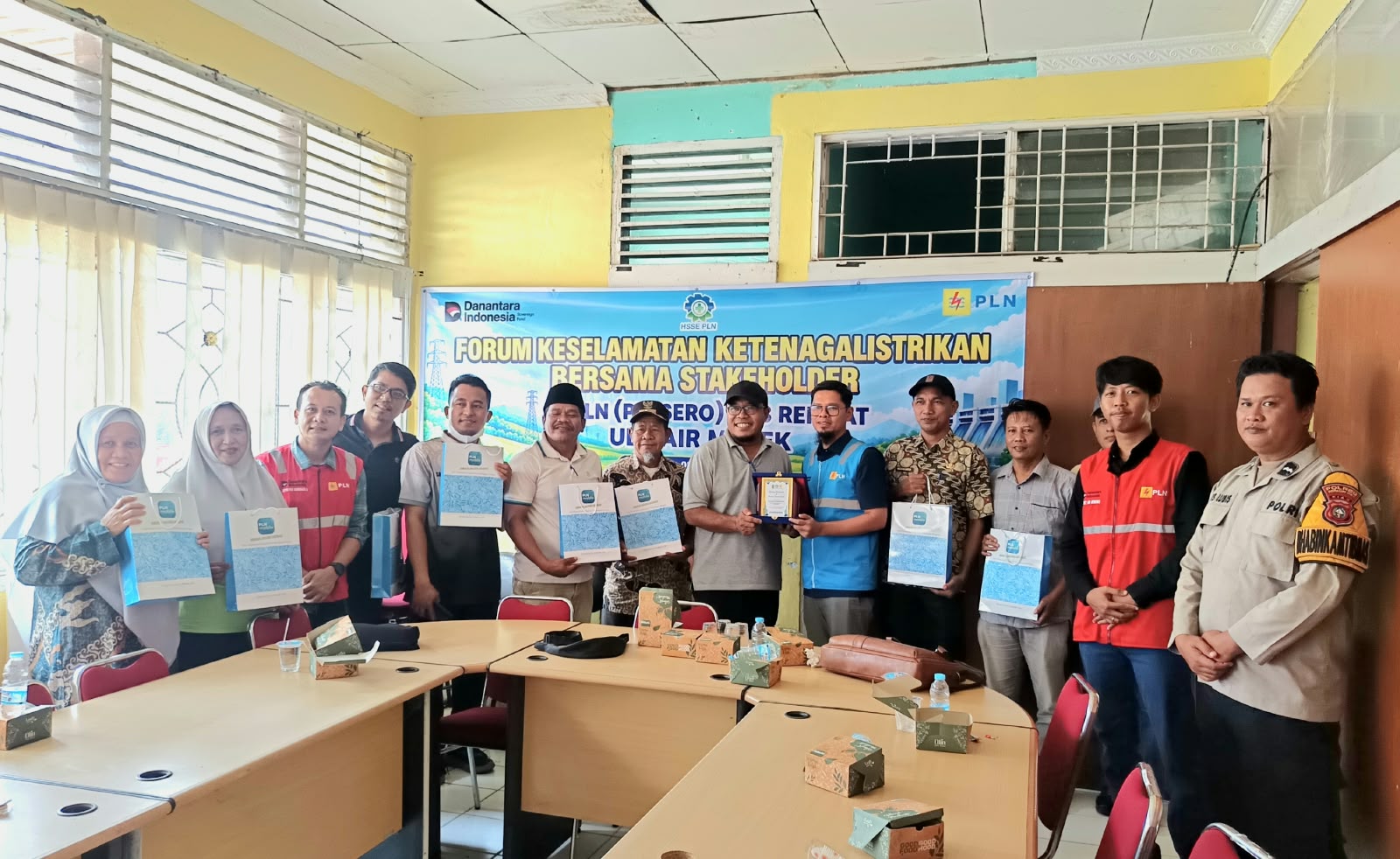 Jaga Keandalan Pasokan dan Keselamatan Warga, PLN ULP Air Molek Gelar Forum Diskusi Bersama Stakeholder Pasir Penyu