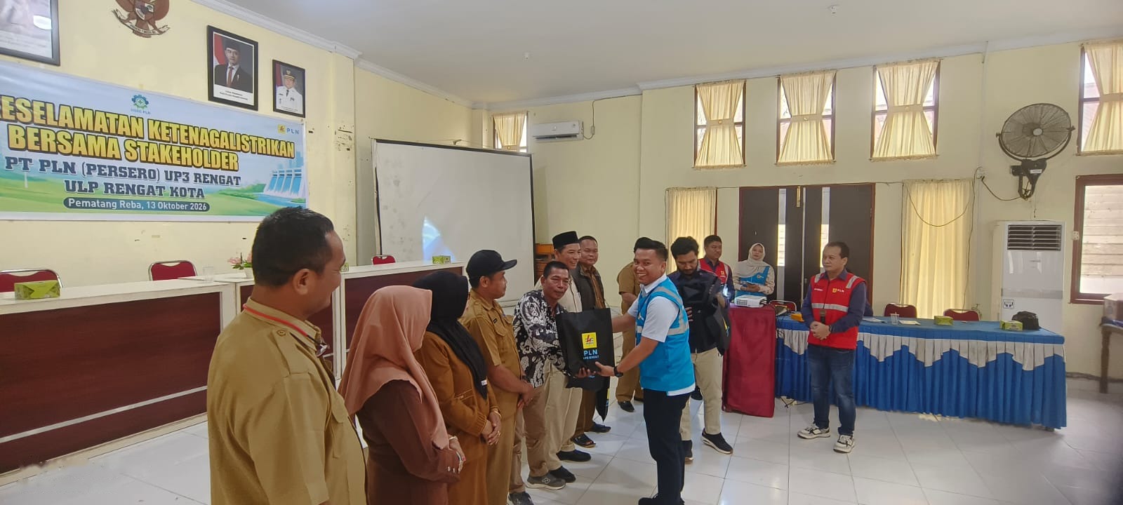 Tingkatkan Keselamatan Listrik, PLN ULP Rengat Kota Gandeng Stakeholder di Rengat Barat